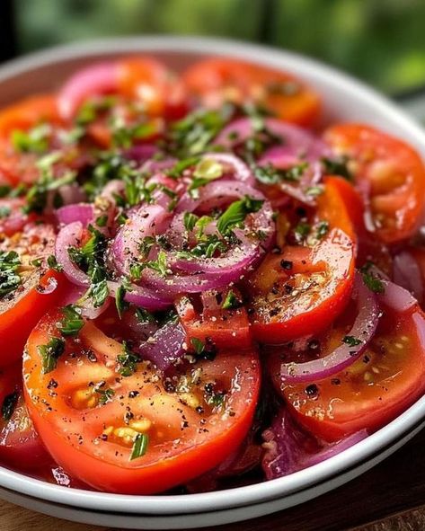 Marinated Tomato Salad, Sweets For Diabetics, Marinated Tomatoes, Beefsteak Tomato, Tomato Salad, Beef Steak, Red Onion, Red Wine, Basil