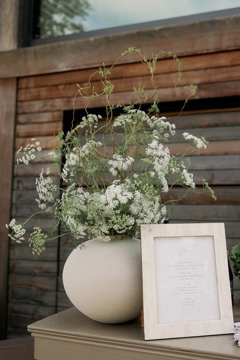 Summer Wedding Trends and Tones We're Loving Sophia Goff, Summer Wedding Trends, Portfolio Shoot, Summer Flower Arrangements, Minimalist Wedding Decor, Earthy Wedding, 2023 Design, Floral Composition, Moon Wedding