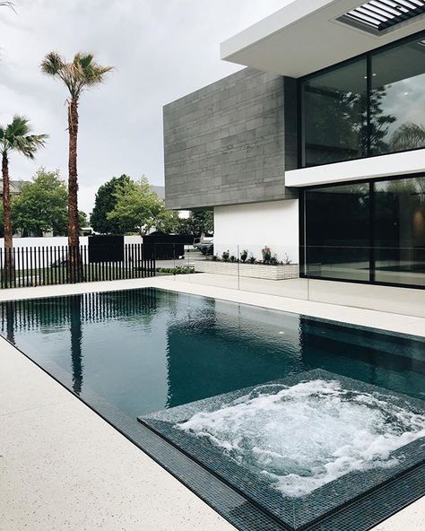 Dream Backyard Pool, Pool Landscape Design, Luxury Pools, Melbourne House, Modern Pools, Dream Pools, House Outside Design, Swimming Pools Backyard, Design Hotel