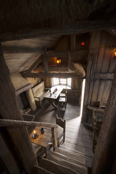 Medieval Houses Interior, Medieval Cottage Interior, Medieval Office, Medieval Cabin, Medieval House Interior, Fantasy Farmhouse, Old House Aesthetic, Pirate Hideout, Pirate Tavern