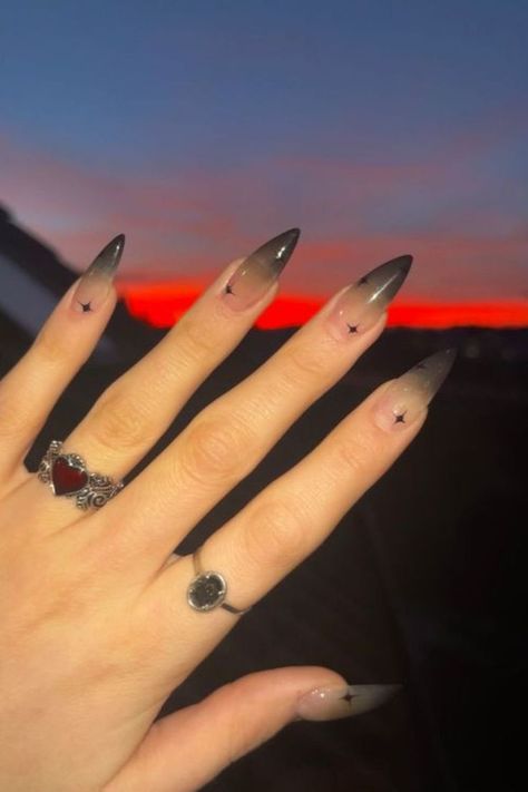 nails 2023 trends black and pink nails Edgy Ombre Nails, Nail Inspo Jewls, Vampy Acrylic Nails, Dark Blush Nails, Black Ombre Nails With Design, Black Nail Ombre, Simple Edgy Nails Black, Black Blush Nails, Ombré Black Nails