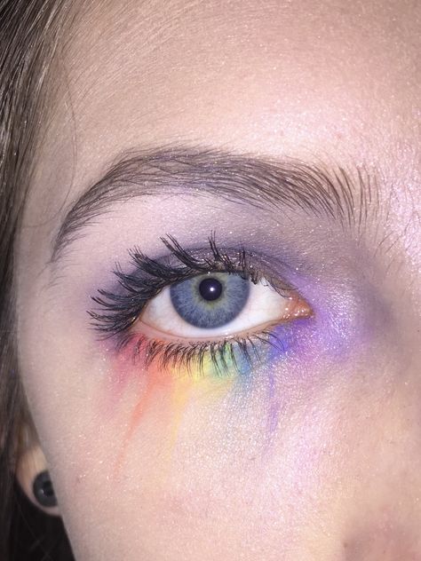 Rainbow cry Rainbow Tears Makeup, Subtle Rainbow Makeup, Cute Face Paint Ideas Aesthetic, Alt Pride Makeup, Pride Makeup Ideas Simple, Gay Makeup Looks, Pride Make Up, Rainbow Makeup Looks Pride, Pride Eye Makeup