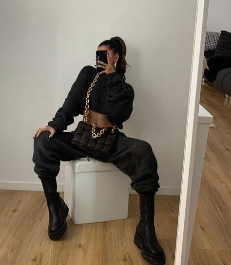 Blackdope Outfit, Basic Cool Outfits, Street Wear Poses, Black Style Girl, Street Style Outfit Women, Black Outfit Inspiration, All Black Outfit, Looks Chic, Autumn Outfit