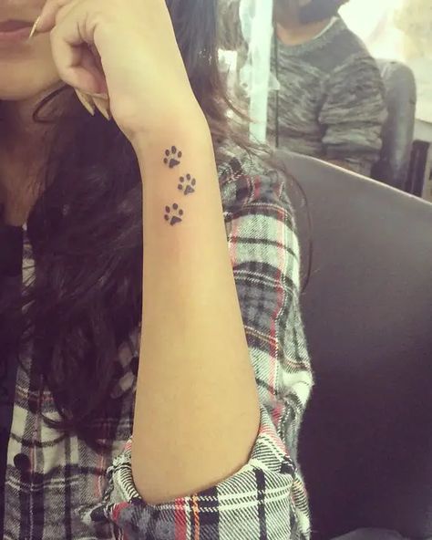 Paw Print Tattoos, Cat Paw Tattoos, Tiny Paw Print, Dog Print Tattoo, Tattoos For Dog Lovers, Pawprint Tattoo, Dog Paw Tattoo, Kunst Tattoos, Paw Tattoo