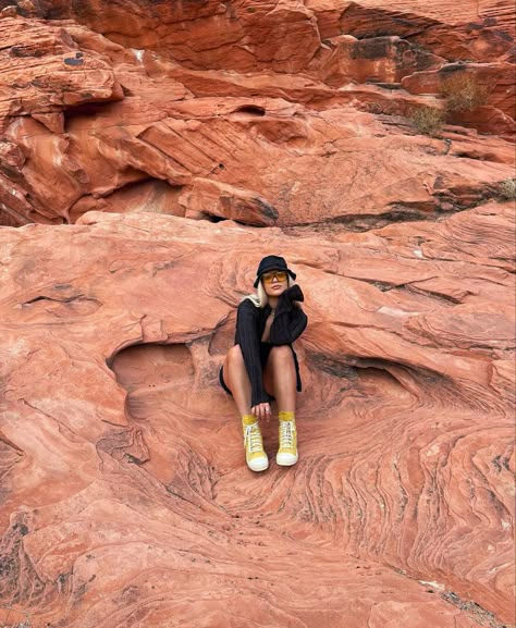 Grand Canyon Outfit, Hiking Picture Ideas, Grand Canyon Pictures, Grand Canyon West Rim, Dizzee Rascal, Arizona Aesthetic, Utah Summer, Utah National Parks Road Trip, Grand Canyon West