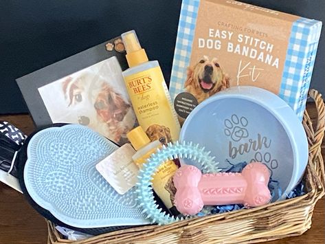 New Puppy Gift Basket Ideas, Dog Basket Ideas, Puppy Gift Basket, Christmas Basket Ideas, Puppy Basket, Pet Gift Basket, Dog Easter Basket, Auction Gift Basket Ideas, Dog Gift Basket