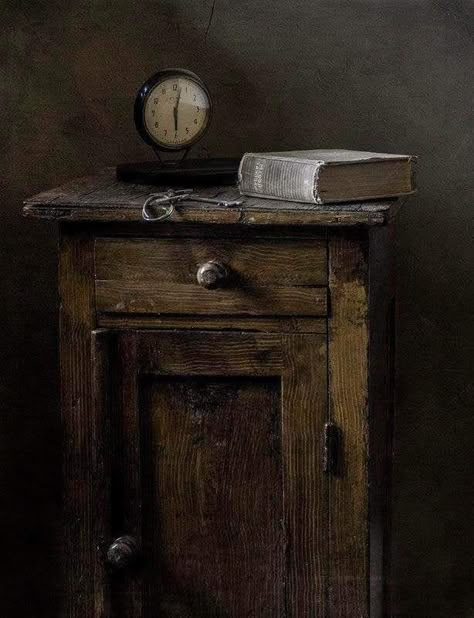 Sepia Aesthetic, Wooden Wallpaper, Still Life References, Still Life Inspiration, Still Life Pictures, Still Life Photos, Foto Art, Painting Still Life, Arte Fantasy