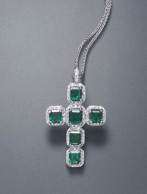 Emerald Cross, Large Image, Drop Pendant Necklace, Dream Engagement Rings, Diamond Brooch, Diamond Cross Pendants, Emerald Necklace, Diamond Cross, Cross Jewelry