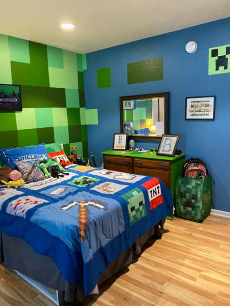 Boys Minecraft Bedroom, Minecraft Room Decor, Minecraft Bedroom Decor, Gamer Bedroom, Boys Bedroom Makeover, Minecraft Bedroom, Modern Kids Bedroom, Minecraft Room, Boy Bedroom Design