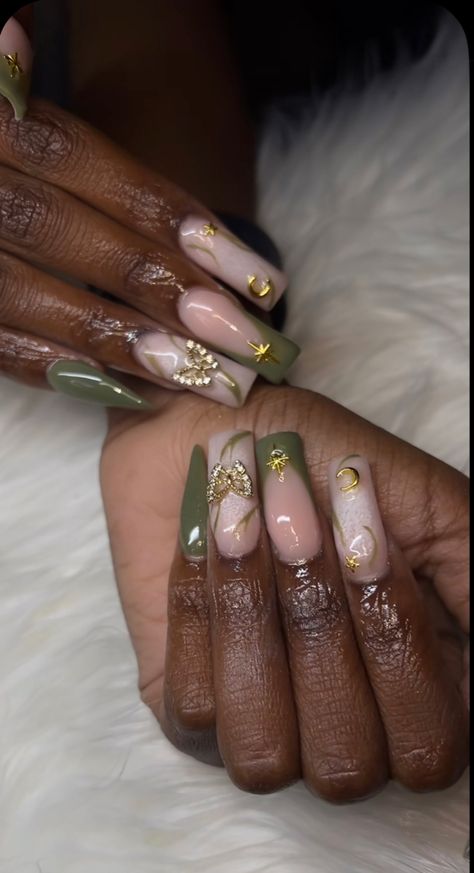 Nail Designs Earthy, Brown And Sage Green Nails, Earth Green Nails, Green Brown And Gold Nails, Simple Sage Green Nails, Simple Green And Gold Nails, Nails Earthy, Olive Green Birthday Nails, Earthy Nails Designs Square