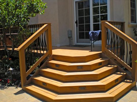 Get tips on how to choose the best decking materials and build a deck from HGTVRemodels. Deck Staircase, Build A Deck, Patio Stairs, Porch Stairs, Front Porch Steps, Deck Steps, Patio Deck Designs, Deck Construction, Deck Stairs