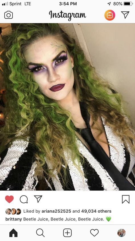 Beetle juice Beetle Juice Hair, Female Beetlejuice Costume, Female Beetlejuice, Beetlejuice Makeup, Beetlejuice Costume, Beetle Juice, Halloween Costume Outfits, Halloween Costumes Makeup, Halloween Make Up