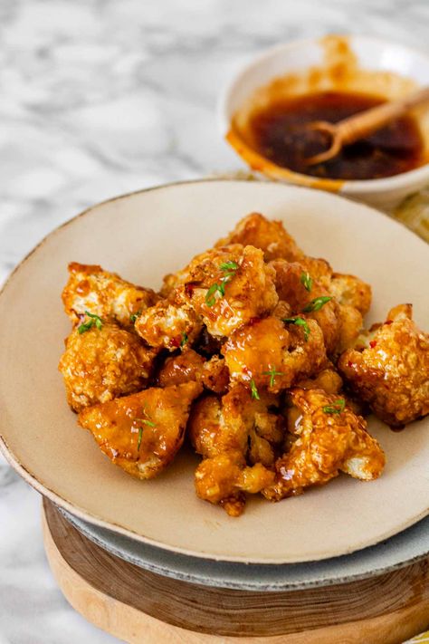 Honey Garlic Cauliflower, Cauliflower Manchurian, Air Fryer Cauliflower, Holiday Apps, How To Cook Cauliflower, Garlic Cauliflower, Cauliflower Bread, Cauliflower Wings, Honey Garlic Sauce