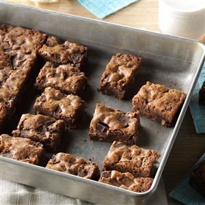 Candy Bar Brownies Recipe -Two kinds of candy bars baked into these brownies make them an extra special treat. —Sharon Evans, Clear Lake, Iowa Candy Bar Brownies, Zucchini Brownies, Blondies Brownies, Peanut Butter Marshmallow, Milk Chocolate Candy, Oreo Brownies, Bars And Cookies, Baking Cocoa, Taste Of Home Recipes