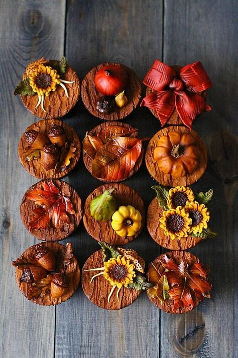 Autumn Cupcakes, Autumn Cakes, Thanksgiving Cupcakes, Dark Chocolate Cupcakes, Passion Fruit Syrup, Fall Cupcakes, Cake Decorating Piping, Cupcake Art, Fall Cakes