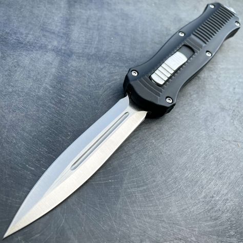 Creative Life Hacks, Tactical Pocket Knife, Knives Hunting, Automatic Knives, Cool Knives, Pocket Knives, Hunting Knife, Tactical Gear, Self Defense