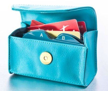 Card Cubby organizer, for holding gift cards and loyalty cards in your wallet in a mini-file {featured on Home Storage Solutions 101} Wallet Storage Ideas, Cubby Organizer, Couponing 101, Credit Card Organizer, Business Card Organizer, Wallet Storage, Loyalty Cards, Home Storage Solutions, Organization Gifts