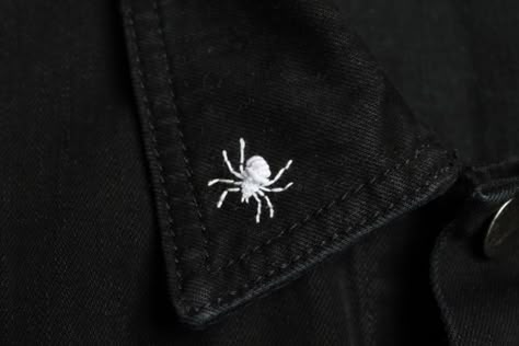 Gothic Embroidery On Clothes, Spider Embroidery Design, Embroidery Grunge, Punk Embroidery, Skeleton Embroidery, Diy Embroidery Shirt, Embroidery Jeans Jacket, Embroider Ideas, Clothes Embroidery Diy