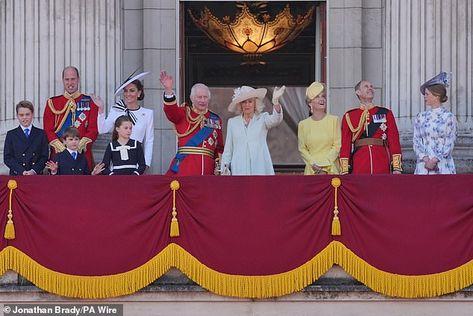 Crown Estate, Horse Guards Parade, Trooping The Colour, Philip Treacy, Lady Louise Windsor, Princess Kate Middleton, My Fair Lady, The Royal Family, Jenny Packham