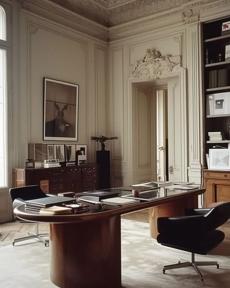 There is something gorgeous about this design. Beautiful mix of black and brown colors and texture. Credits @seanandersondesign… | Instagram Grand Office, Retail Store Interior Design, European Home, House Arch Design, World Of Interiors, Love Your Home, Classic Interior, Dream Rooms, Home Office Design