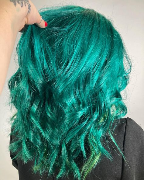 Green hair with dark green reflects Sea Witch Hair, Sea Green Hair, Witch Hair, Sea Witch, Green Hair, Sea Green, Hair Inspo, Hair Ideas, Witch