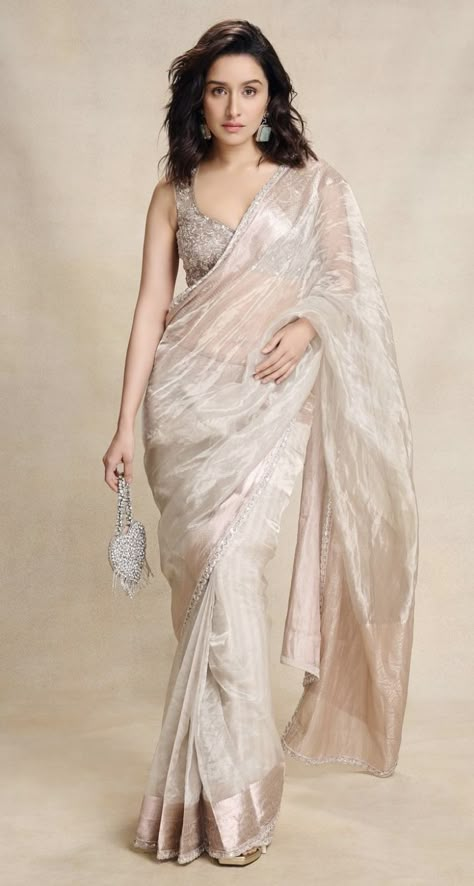 Convocation Saree Ideas, Convocation Saree, Pattu Sari, Synthetic Sarees, Shalini Pandey, Saree Outfit, Formal Outfit Ideas, Tissue Sarees, Desi Clothing