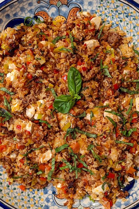 Rachael gives an Italian twist to fried rice—pairing with sausage, peppers, tomatoes, oregano + mozzarella 😍 Rachael Ray Italian Fried Rice, Italian Sausage Fried Rice, Italian Sausage And Rice Recipes, Fried Rice With Sausage, Italian Fried Rice, Italian Sausage Rice, Broccoli Fried Rice, Rice With Sausage, Italian Fries