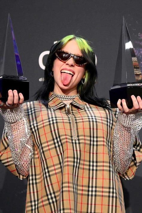 Billie Eilish Awards, Billie Eilish Grammy, Billie Eilish Lockscreen, Billie Eilish Bad Guy, Bulgari Jewelry, Sports Soccer, Eden Hazard, Games Art, Celebrity Lifestyle