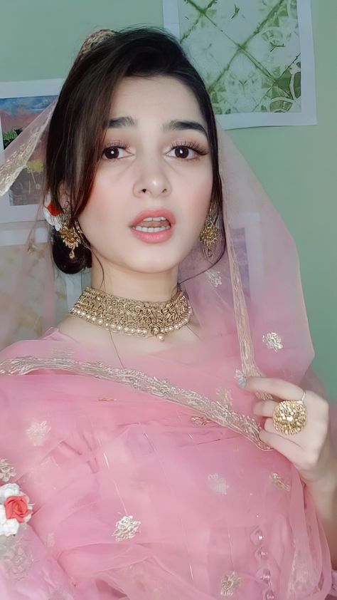 Kainat Faisal Dress, Kainat Faisal, Feroz Khan, Girls Dps, Nikkah Dress, Mehndi Designs For Girls, Avneet Kaur, Arabian Beauty Women, Beautiful Photoshoot