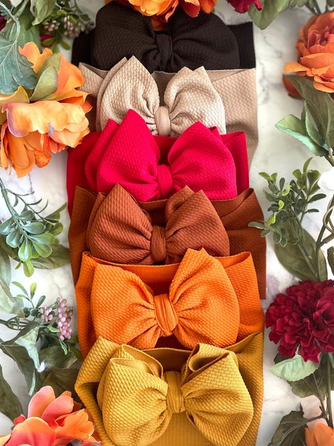 Solid fall colors. Wrap, nylon, clip or piggies Fabric Headbands Diy, Diy Baby Bows, Bows For Babies, Woman Costumes, Bow Wall, Fall Hair Bow, Baby Clothes Country, God Baby, Bow Headwrap