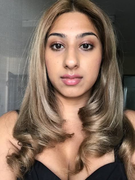 Desi Blonde Hair, Blonde Hair For Indian Skin, Dark Blonde On Brown Skin, Blonde Hair On Middle Eastern, Blonde Indian Hair, Golden Blonde Hair Tan Skin, South Asian Blonde Hair, Blonde And Tan Skin, Hair Dye Indian Skin