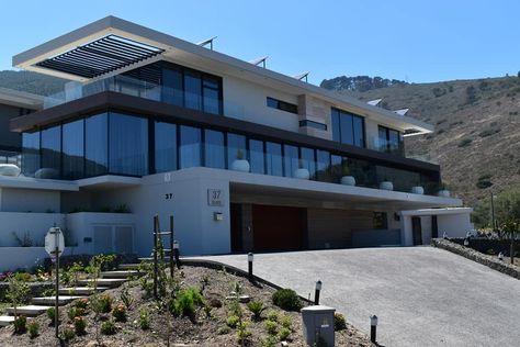 Baronetcy Estate Plattekloof Cape Town Cape Town Mansions, Cape Town Houses, Clifton Cape Town, Luxury Real Estate Logo, Estate Logo, Dream House Rooms, Real Estate Logo, Luxury Real Estate, Cape Town