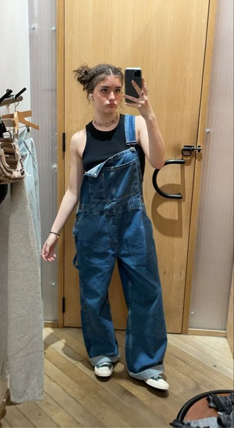 Overalls As Pants, Styling Oversized Overalls, Cardigan And Overalls, Indie Overalls Outfit, Jean Overall Outfits Summer, 90s Dungarees Outfit, Grunge Overalls Outfits, Baggy Overalls Outfit 90s, Y2k Hairstyles For Short Hair