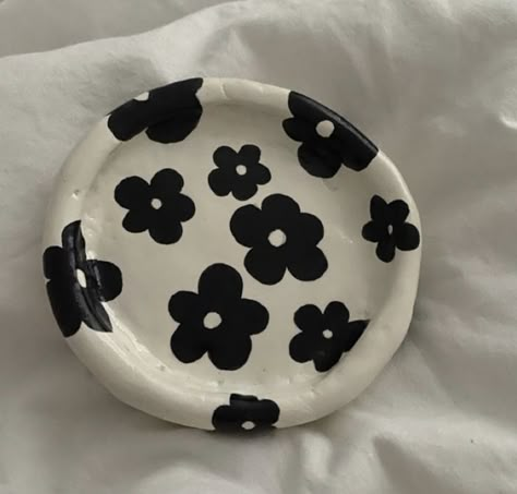 laura d’s shop - depop Clay Jewellery Holder, Kunstjournal Inspiration, Ceramic Cafe, Diy Pottery Painting, Clay Plates, Tanah Liat, Clay Diy Projects, Diy Ceramic, Keramik Design