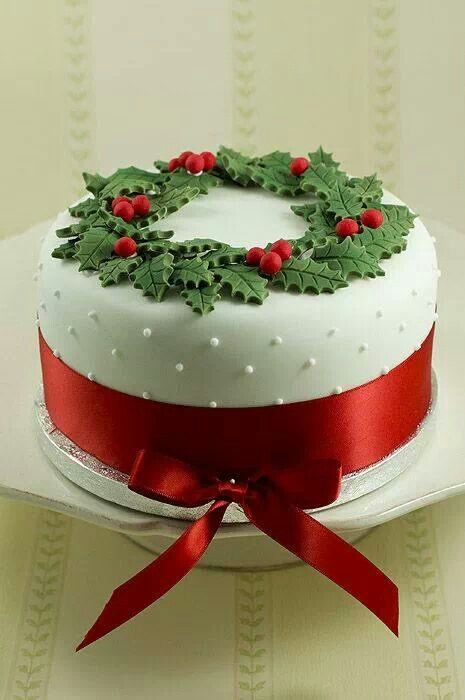 How to decorate a Christmas cake: Wreath cake Winter Torte, Torte Creative, Christmas Cake Designs, Torte Cupcake, Christmas Cake Decorations, Xmas Cake, Cake Decorating Ideas, Classy Christmas, Christmas Cakes