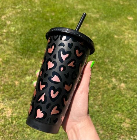 Tumbler Leopard, Cups Ideas, Brides Mom, Coffee Cup Design, Cup Ideas, Gold Vinyl, Vinyl Ideas, Cute Cups, Fun Cup