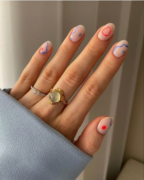 Short Mail Inspired, Natural Length Nail Designs, Minimal Short Nail Design, Nail Art Smile, Waves On Nails, Manicure 2024 Trends, Nail Art 2024 Trends, Nail 2024 Trends, Nails 2024 Trends