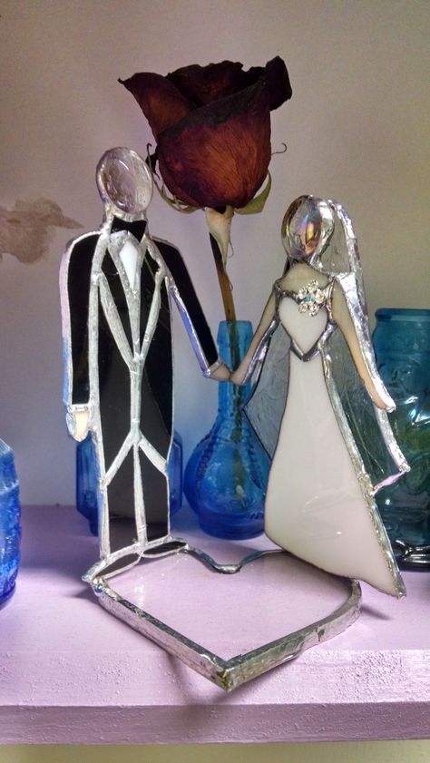 Stained Glass Bride And Groom, Ideas For Wedding Gifts, Stained Glass Candle Holders, Stained Glass Candles, Tiffany Art, Glass Wedding, Wedding Gift Diy, Stained Glass Decor, Stained Glass Ornaments