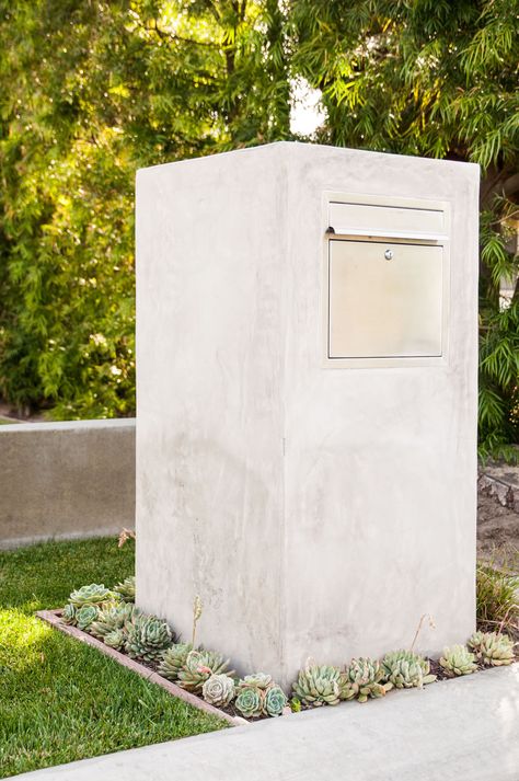 Newport Beach - Melissa Morgan Designs Mediterranean Mailbox Ideas, Stone Mailbox With Package Storage, Outdoor Mailbox Ideas, Modern Brick Mailbox Ideas, Concrete Mailbox Ideas, Stucco Mailbox Ideas, Stone Mailbox Ideas Curb Appeal, Brick Letterbox Ideas, Stucco Mailbox