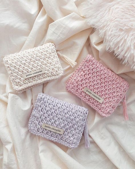 Crochet Wallet Tutorial, Wallet Crochet Pattern Free, Crochet Wallet Pattern Free, Knitted Pouch, Crochet Change Purse, Crochet Small Purse, Coin Purse Crochet Pattern, Crochet Studio, Crochet Wallet