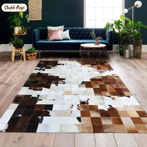 The intricate patchwork design features a blend of natural cowhide colors, creating a unique and stylish look that will complement any room. The rectangular shape makes it a versatile piece that can be used in a variety of settings, from hallways and kitchens to living rooms and dining rooms. Lounge Layout, Cow Rug, Cow Skin Rug, Patchwork Cowhide Rug, Fur Carpet, Leather Rug, Patchwork Rug, Cow Skin, Cowhide Rug