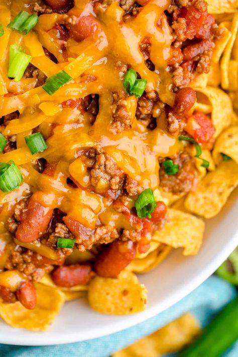 This Frito Chili Pie is filled with ground beef, Frito Corn Chips, and kidney beans for a tasty meal that hits the dinner table in just 40 minutes! Chili Freeto Pie, Chili Frito Pie, Frito Chili Pie Recipe, Frito Recipe, Mexican Ideas, Frito Pie Recipe, Frito Chili, Frito Chili Pie, Chili Pie