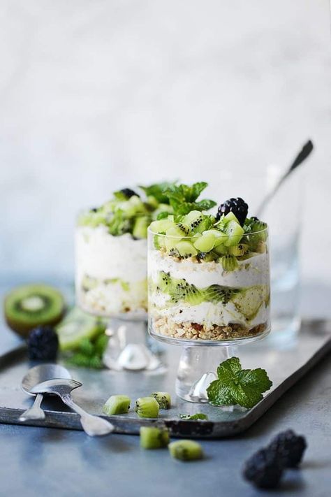 A healthy Kiwi Parfait with Greek Yogurt, lime zest, and your favorite sweetener. You'll have a delicious breakfast ready in 10 minutes or less! #healthy #breakfast #parfait #recipe #kiwi Kiwi Parfait, Healthy Parfait, Greek Yogurt Breakfast, Breakfast Parfait, Greek Yogurt Parfait, Parfait Recipe, Healthy Greek Yogurt, Yogurt Breakfast, Parfait Recipes