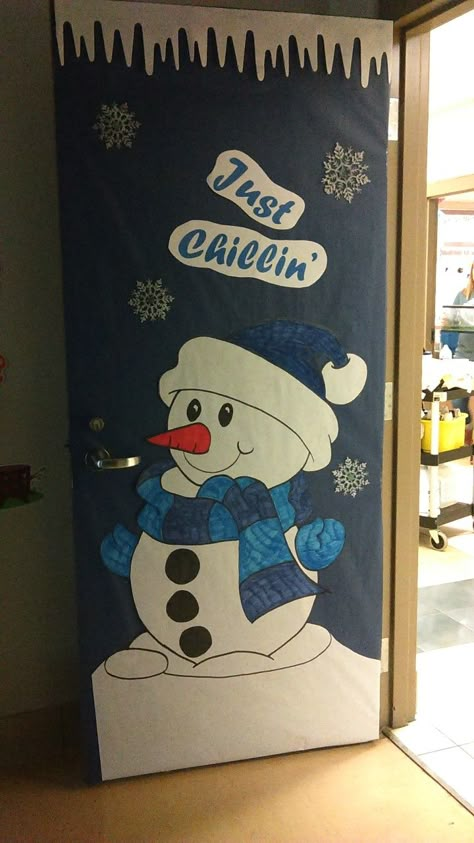 Christmas Posters For School, Winter Day Decoration In School, Snowman Door Decoration For Classroom, Door Decorations Winter, Snowman Door Decoration, Winter Door Decorations Classroom, Winter Classroom Decorations, Diy Christmas Door Decorations, Door Decorations Classroom Christmas