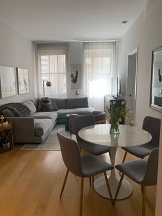 Apartment Therapy Living Room, Living Room Dining Room Combo, Apartment Living Room Design, Small Apartment Living Room, Dining Room Combo, Small Living Room Decor, Small Apartment Living, Apartment Decor Inspiration, Minimal Modern