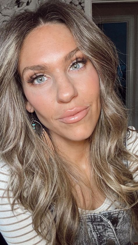 Brooke Roundy Hair Tips Makeup Tips | It’s the Topsy tail at the end! I love a good half up! This is the perfect hairstyle for the pool or beach. 😍 any fun plans this summer??... | Instagram Topsy Tail, Amazon Hair, Perfect Hairstyle, Hair Tips Video, Beachy Waves, Summer Instagram, Pool Days, I Love A, Hair Tips