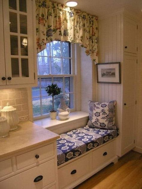 Cozy Window Seat, Window Seat Kitchen, Design Ložnic, Window Seat Design, Window Nook, Window Benches, Kitchen Models, In The Corner, Remodel Bedroom