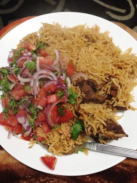 How To Cook Pilau With Meat, Pilau Recipe Kenyan, Kachumbari Recipe, Kenyan Food Recipes, Kenyan Meals, Swahili Dishes, Pilau Recipe, Kenya Food, Pilau Rice