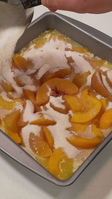 Easiest Peach Cobbler, Easy Peach Pie, Ready Made Pie Crust, Canned Fruits, Easy Peach Cobbler Recipe, Sugar Cookie Mix, Easy Christmas Treats, Peach Cobbler Easy, Easy Summer Desserts