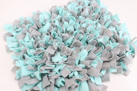 Make A Snuffle Mat, Diy Snuffle Mat, Basic Hand Lettering, Snuffle Mat For Dogs, Loopy Yarn, Dogs Video, Button Ornaments, Snuffle Mat, Dog Minding